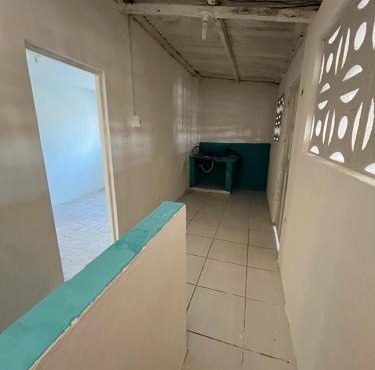 Casa Ampla com Garagem para SJ no Centro Arcoverde