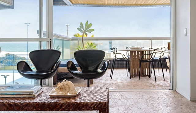 CASA BRAVA: Ocean front luxury. Ground floor corner unit w/direct beach access in Florianópolis