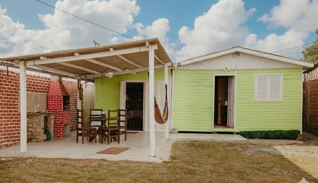 Casa com Churrasqueira, Quintal, Ar Cond e Garagem in Rio Grande