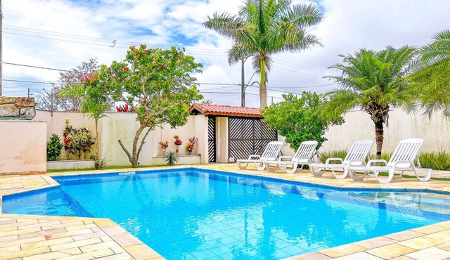 Casa com churrasqueira e piscina em Itanhaém in Itanhaém