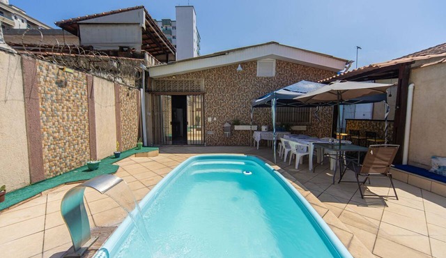 Casa com Piscina a 600m da Praia da Guilhermina