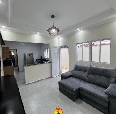 Casa com piscina beira-mar