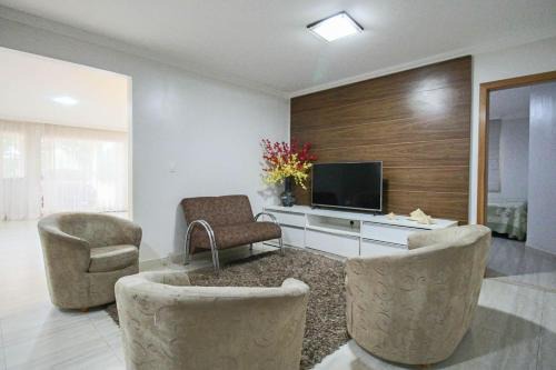 Casa com Piscina e Churrasqueira em Taguatinga