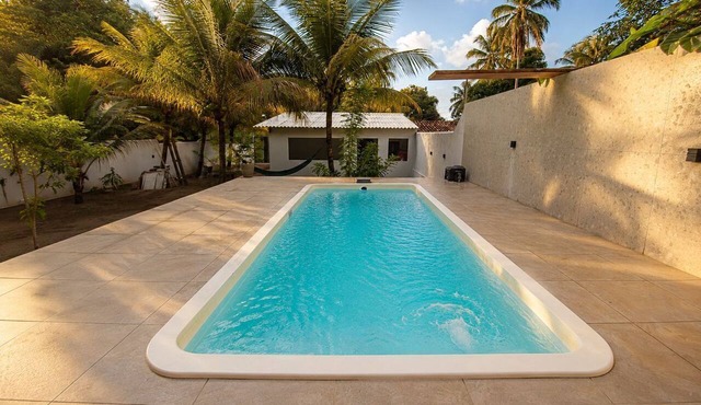 Casa com piscina pertinho da Praia do Boqueirão
