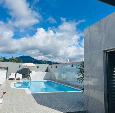CASA COM PISCINA - PeRUIBE