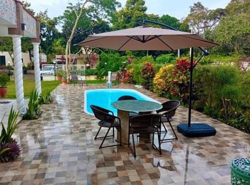 Casa completa com duas suítes e piscina privativa