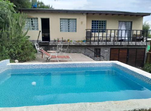 Casa con PILETA CLIMATIZADA