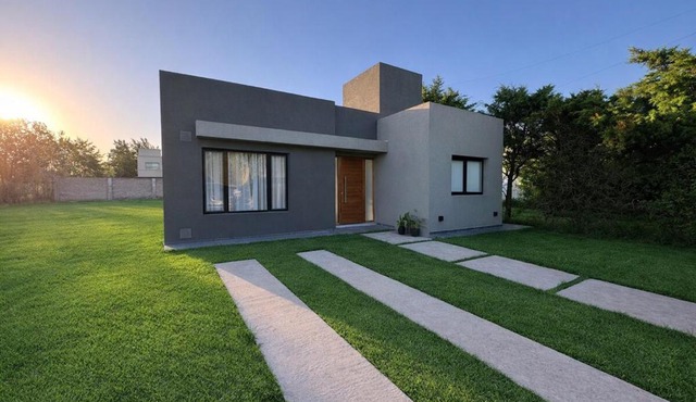 Casa con Pileta, Parrilla y Jardín en Rosario, Funes, Santa Fe