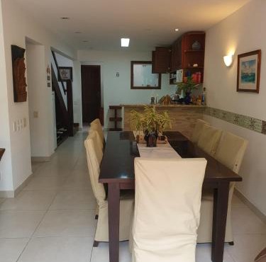 Casa Condomínio com 04 quartos, 200 metros da Praia de Manguinhos in Búzios