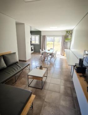 Casa D, moderna de 2 habitaciones con jardín en barrio de profesionales