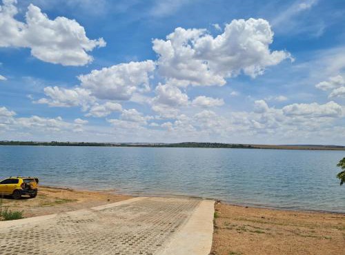 Casa de alto padrao na beira do lago Corumba IV