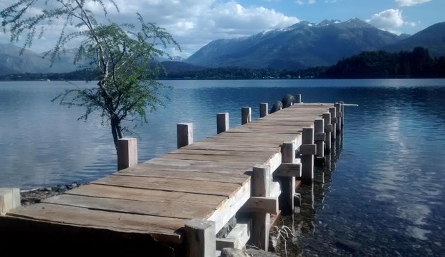 Casa de campo con costa de lago