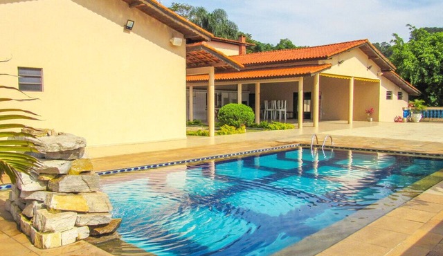 Casa de campo c piscina e lazer em Mairiporã