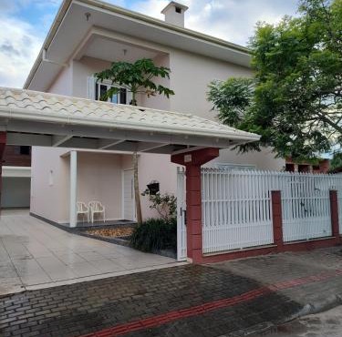 Casa de férias para 12 pessoas em Picarras e Beto Carrero