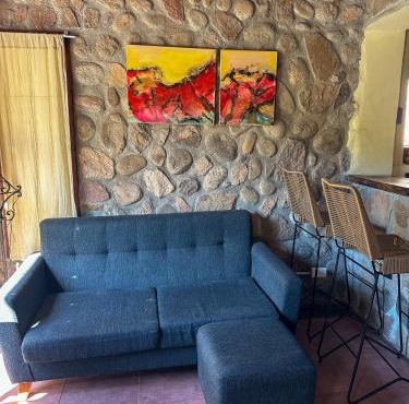 Casa de piedra con jardin y pileta - privada