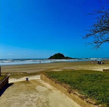 Casa de temporada enfrente a praia