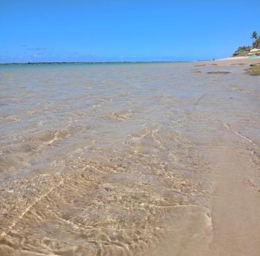 Casa DISPONIVEL a 2 minutos da praia com piscina
