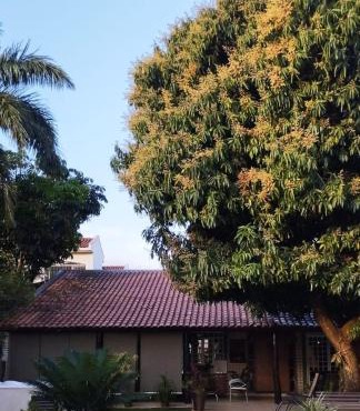 Casa em bairro nobre com jacuzzi privativa area gourmet varanda ampla