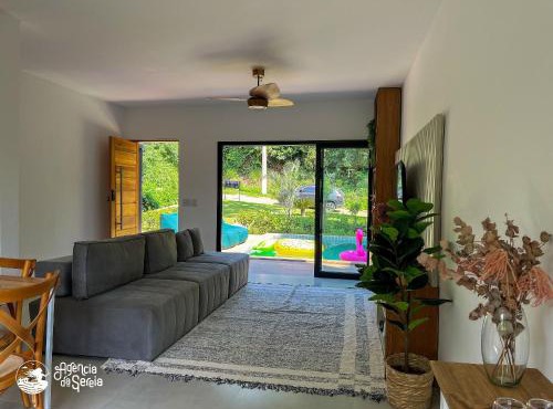 Casa em condomínio perto da Praia da Feiticeira