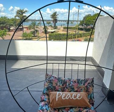 Casa en la costanera con vista al río