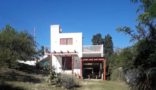 Casa en las Sierras de Córdoba Para Grupos de Jovenes y/o Flia, a mts del rio