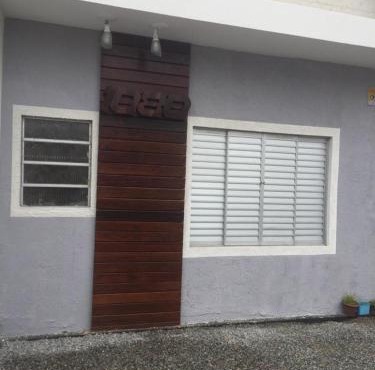 Casa Enseada 3 quartos para até 6 pessoas com 2 ar split