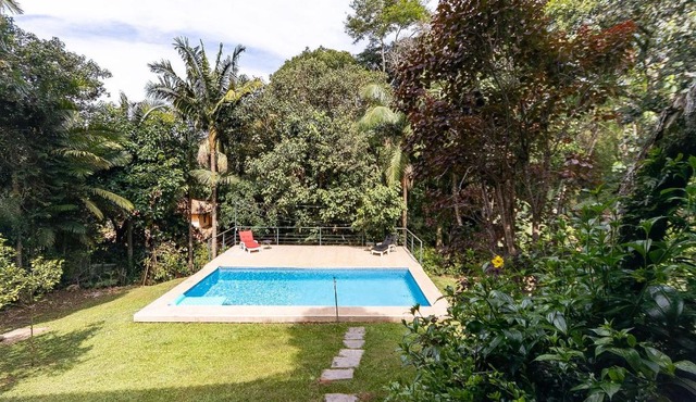 Casa espaçosa com piscina ampla e churrasqueira perto de São Paulo