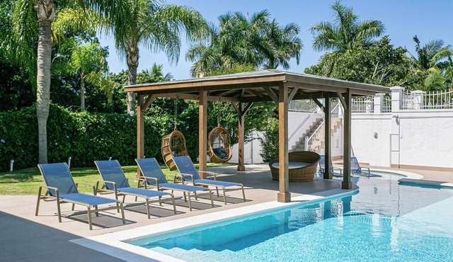 Casa Exclusiva em Jurerê In - Piscina & Jacuzzi. 4 min da praia. Faça tudo a pé in Florianópolis