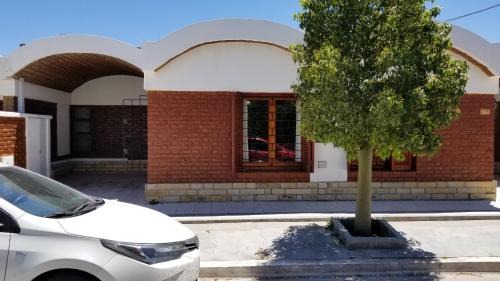 CASA "GUILLE" pleno centro, 200mts de peatonal y 300mts de la playa in Las Grutas