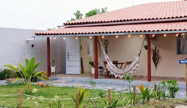 casa individual ,não e condomínio,a poucos min da praia
