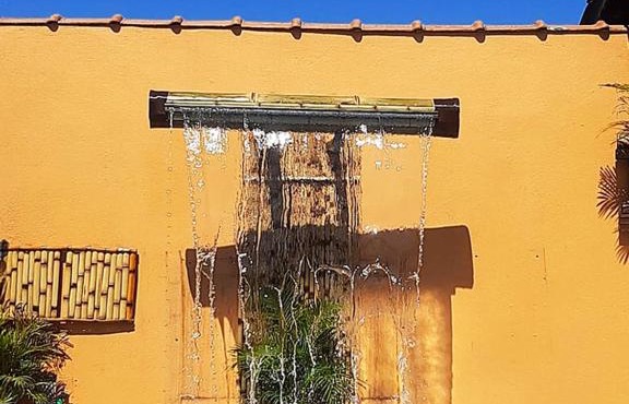Casa linda com Piscina e Jogos, pertinho da Praia