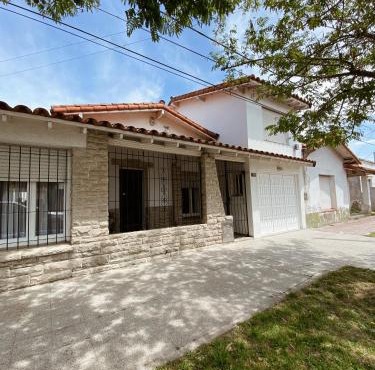 Casa Miriam - Casa En Miramar Para 4 PAX Con Cochera - Hola Sur