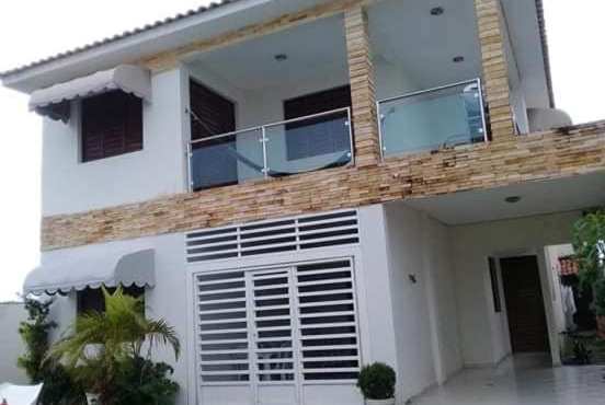 Casa mobiliada, arejada e confortável para alugar na Praia de Ponta de Campina