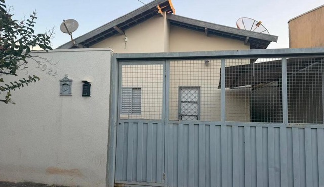 Casa para festa do peão