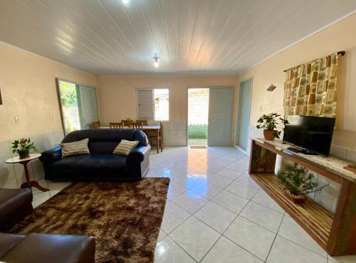 Casa Privativa com Varanda Gourmet e Churrasqueira- Pet Friendly- Wi-Fi e Garagem