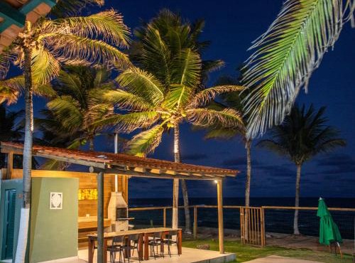 Casarão de vidro - Pé na Areia - Praia Enseada dos Corais