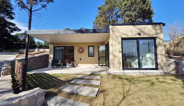 Casita 2 blocks from Golf, and 4 blocks from downtown, pets allowed.