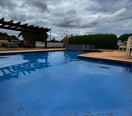 Chácara c/piscina, área para eventos e 4 quartos