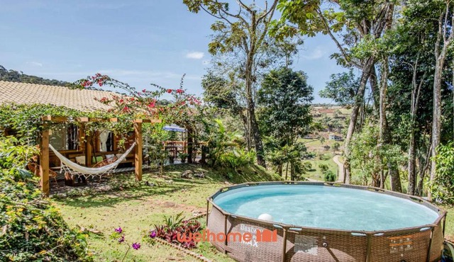 Chalé em Santa Teresa com Piscina e Lareira
