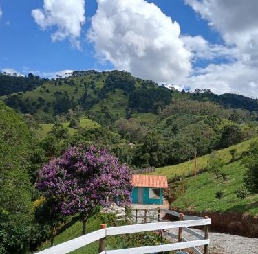 Chalé Som do Riacho e Chalé Riacho Sereno, com Hidromassagem e Lareira á 20 minutos de Gonçalves-MG in Gonçalves