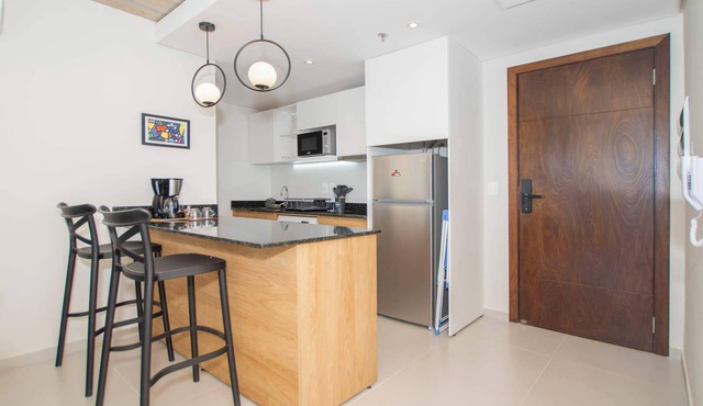 City View Apartment | Workspace, Pool & Gym Access