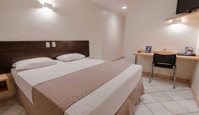 Clean Room w/Fresh Linens + Towels – Ideal for a Relaxing Stay