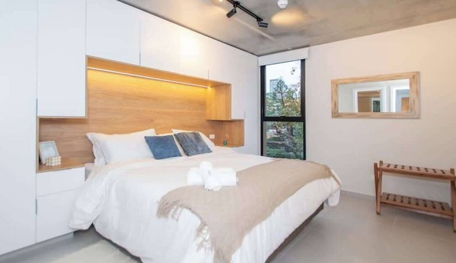 Comfy 2BR Gym, Pool, BBQ Great Location