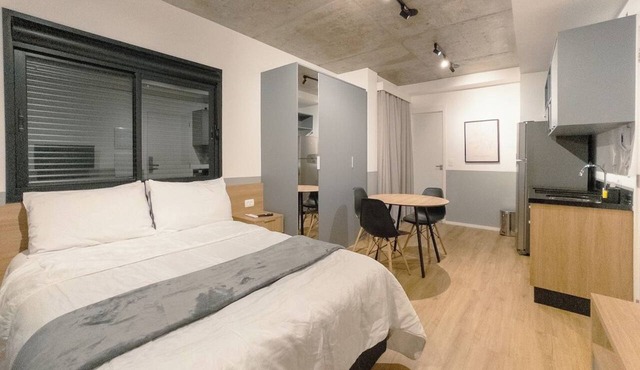 Cosy Studio with Pool and Gym - BEDEO402 in Maringá