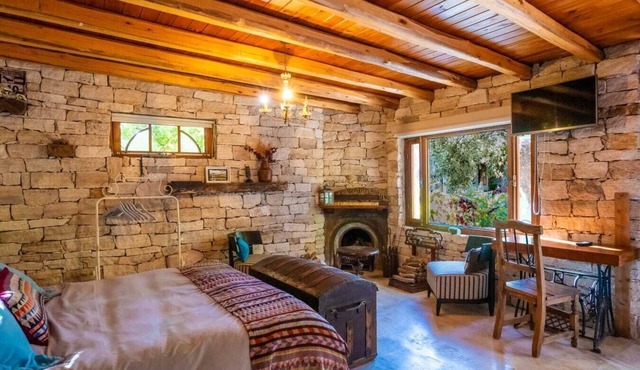 Cozy cabin in wonderful Chacras de Coria. Pistacho Club Eco Lodge. AC and WiFi