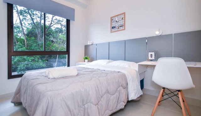 Cozy One-Bedroom with Desk Pool and Terrace