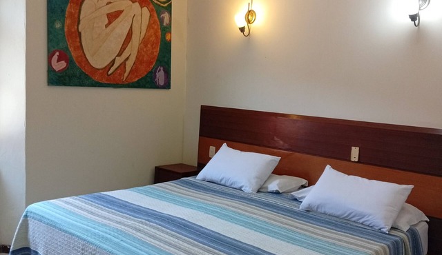 Direita S.Antonio -Comfort quarter and hall, view centro historico.