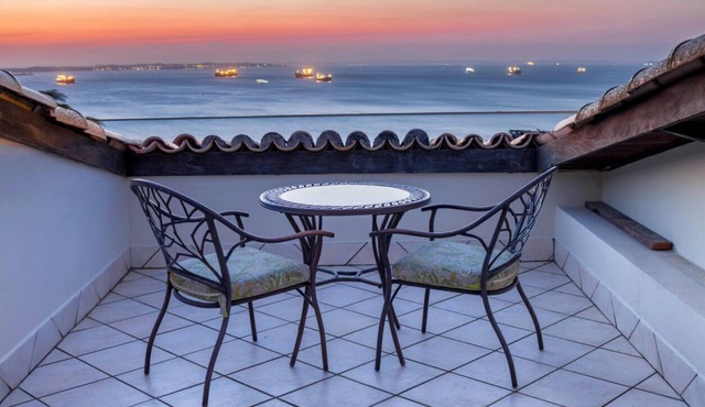 Direita S.Antonio-Top Quarto e sala com 2 terracos.