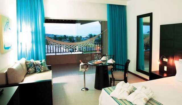 Dom Pedro Laguna Beach Resort & Golf
