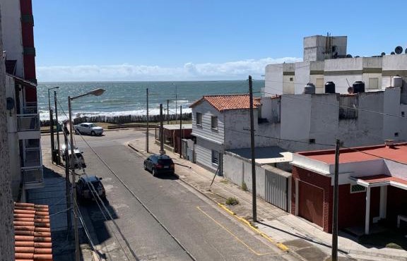 Dto en SANTA TERESITA rento por semana de fin de semana a fin de semana, a 1 cuadra de la playa y 4 del centro p 4 a 6 pax